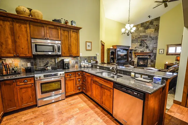 1413 COTTONWOOD TERRACE, RAVENWOOD MANOR