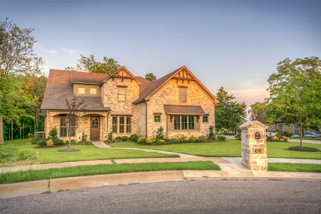 2282 HIGHLAND WOODS DRIVE, HIGHLAND WOODS SUB